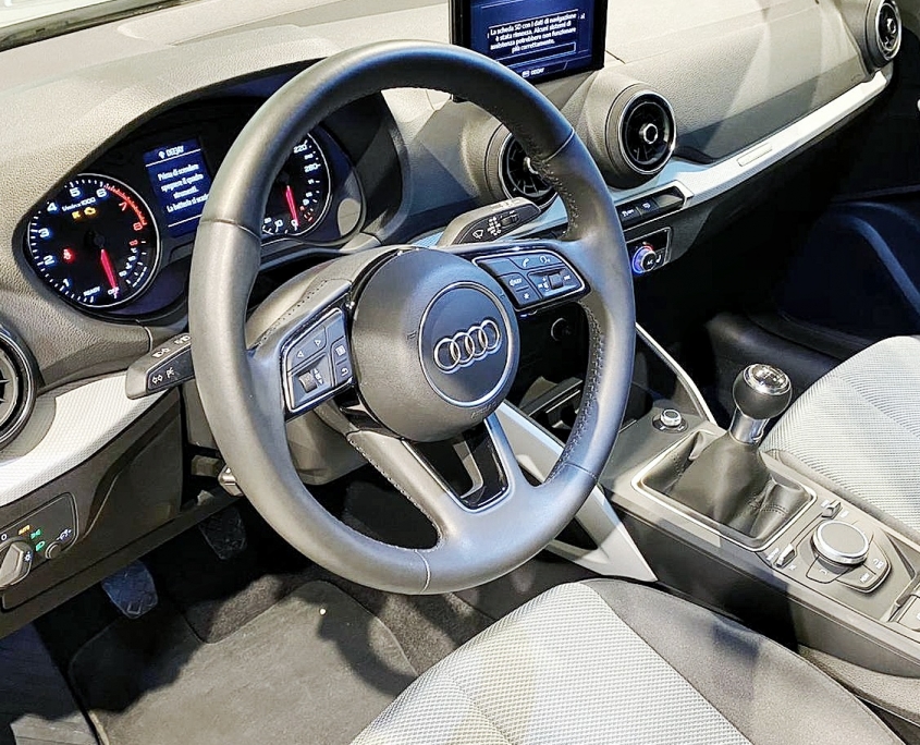 Audi Q2 interni